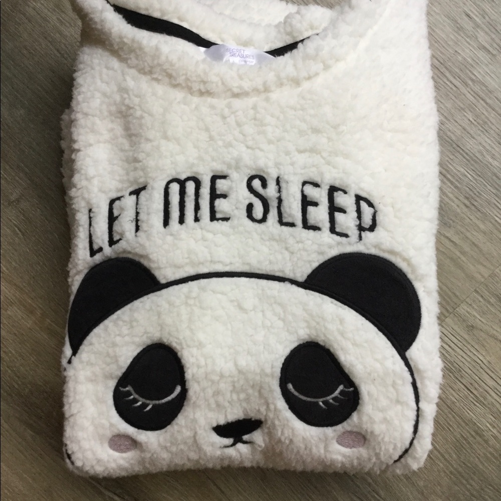Fuzzy Top “LET ME SLEEP” NWT